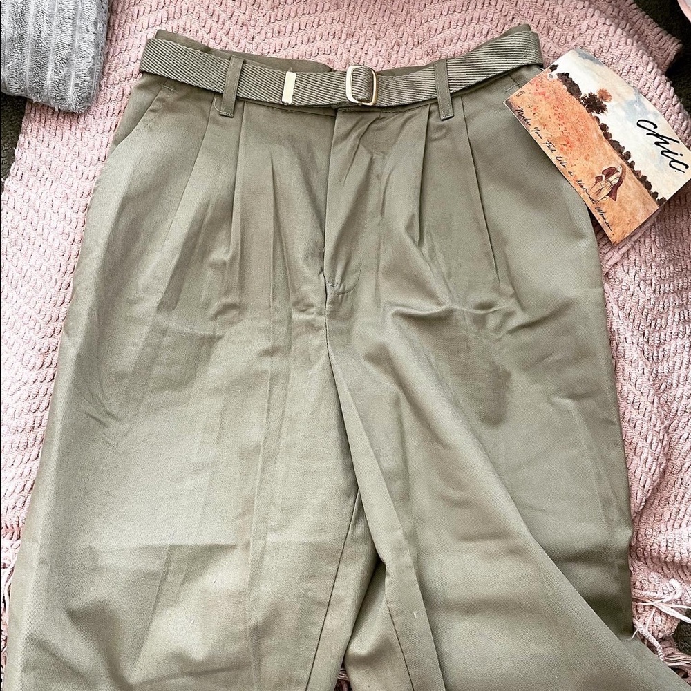 {{vintage}} Olive Green High-Waist Pleated Trousers with Belt